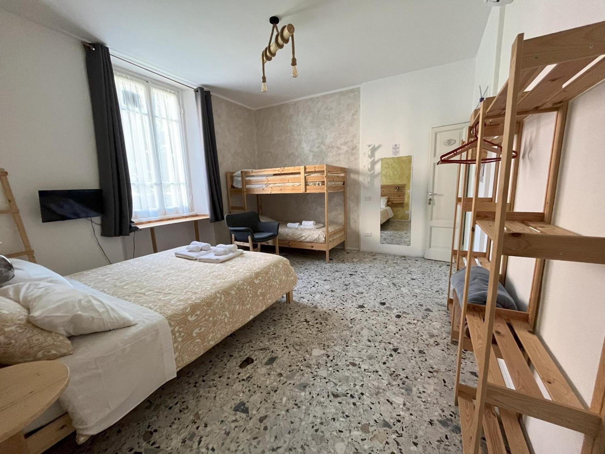 B&B Red House Garlate Eksteriør bilde